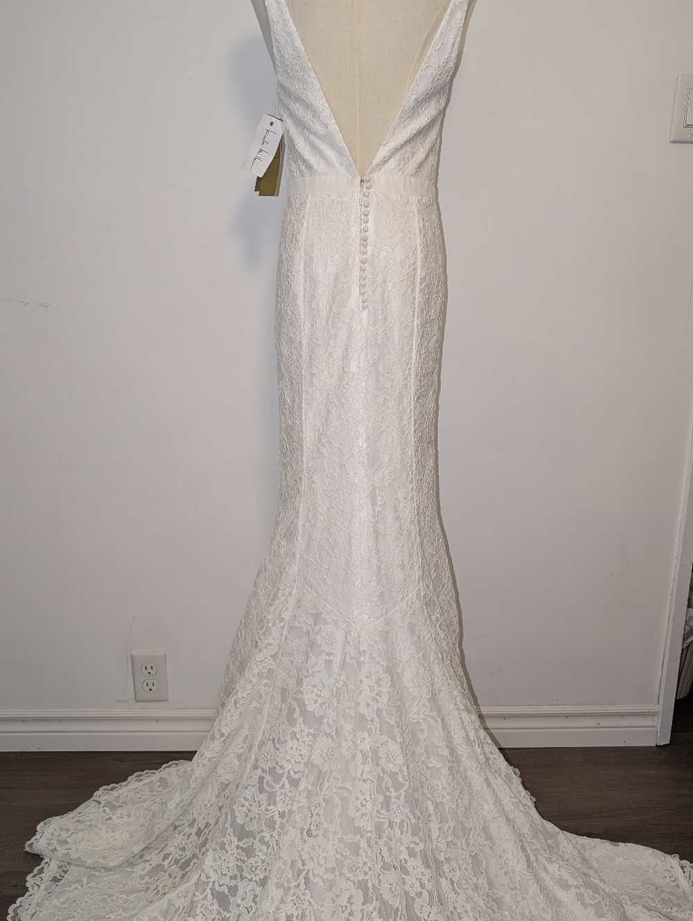 Lace Nicole Miller Mermaid Bridal Gown with Sweetheart Neckline - Picture 7 of 16